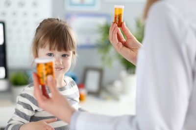 Регионы смогут создавать резерв лекарств для лечения детей с орфанными заболеваниями