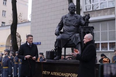 В Москве открыли памятник основателю русской онкологической школы Петру Герцену