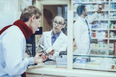 Опрос показал рост доверия российских врачей к экспертизе фармацевтов