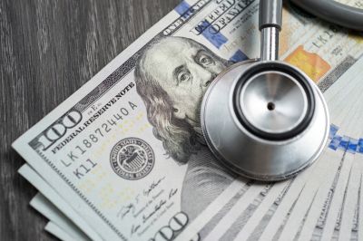 Терапевты и хирурги стали самыми высокооплачиваемыми специалистами системы здравоохранения США