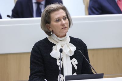 Роспотребнадзор заявил об отсутствии необходимости вакцинировать население от COVID-19