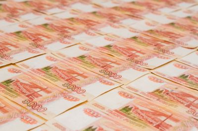 Правительство распределило регионам 30,5 млрд рублей на зарплаты медработникам