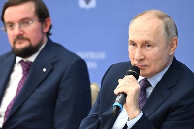 Путин пообещал урегулировать вопрос с досрочными пенсиями медработникам частных клиник