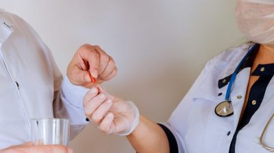 Раннее возобновление антитромботической терапии улучшало исходы после кровотечения