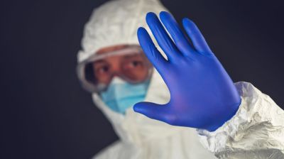 В Африке врачи устроили забастовку на фоне вспышки лихорадки Эбола