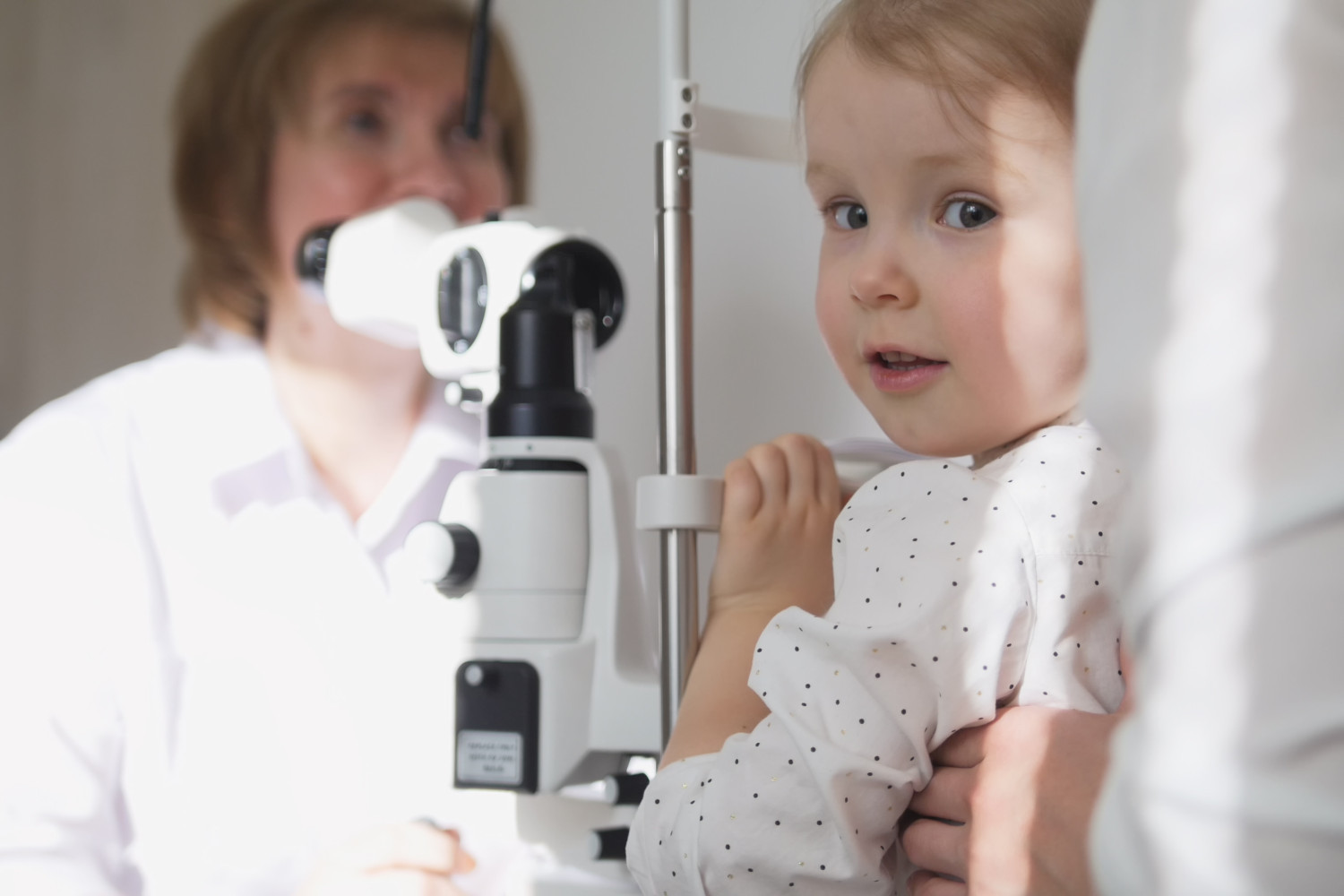 Коррекция астигматизма, атропин и эффективность аппаратов: главные вопросы к детскому офтальмологу