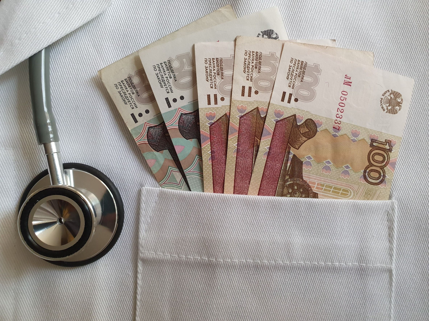 Кировским врачам доплатят за принятого сверх нормативов пациента 40 рублей