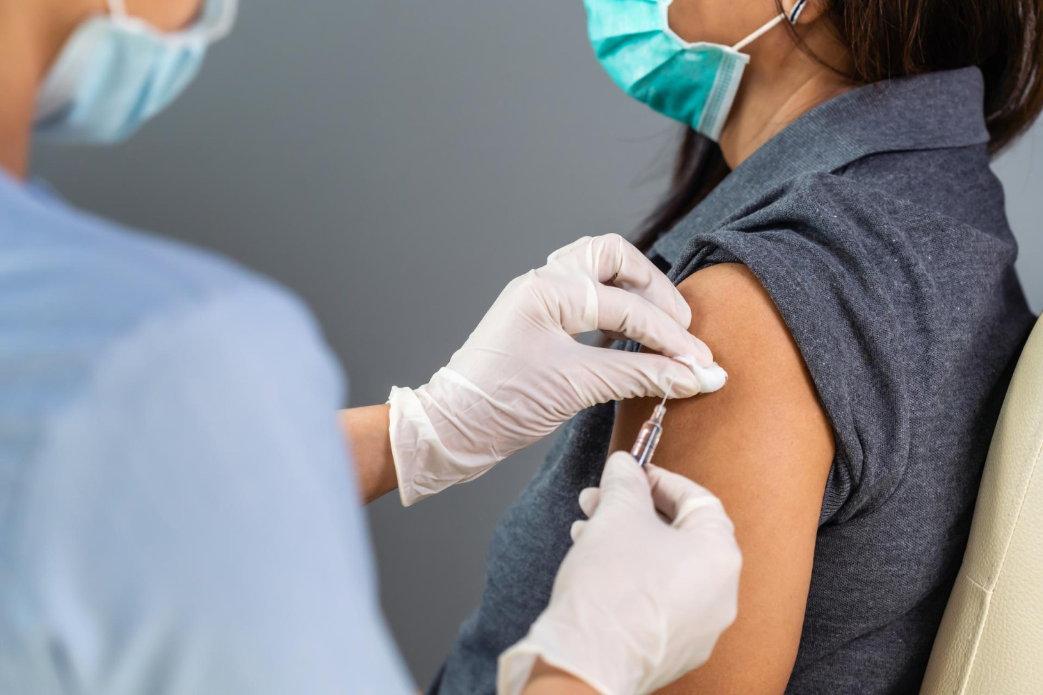 Survey: Majority of Doctors Believe Mass Vaccination Against COVID-19 is Unnecessary