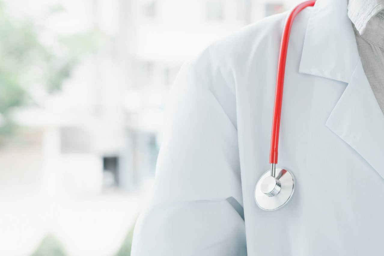 Курсы доктора. Вакансия врач. Врач в частную клинику вакансия. Врач в частную клинику вакансия. Красивый врач.