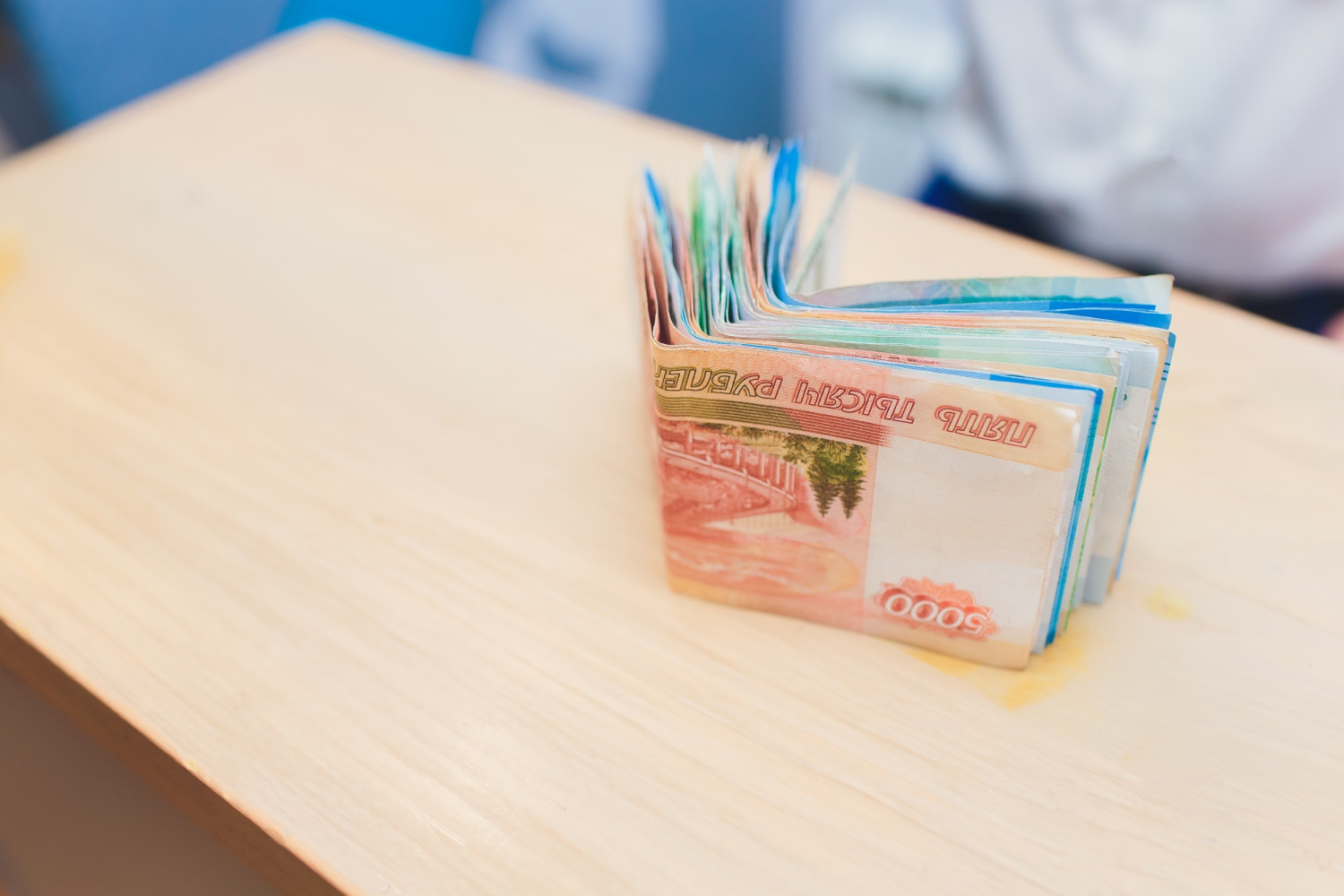 Стоматологу-хирургу в Астрахани предлагают зарплату до 250 тыс. рублей