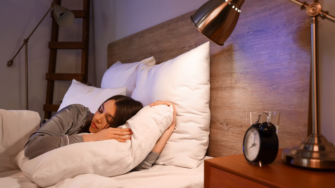 Яркое освещение во время сна увеличивало вероятность инсульта и сердечной недостаточности Яркое освещение во время сна увеличивало вероятность инсульта и сердечной недостаточности