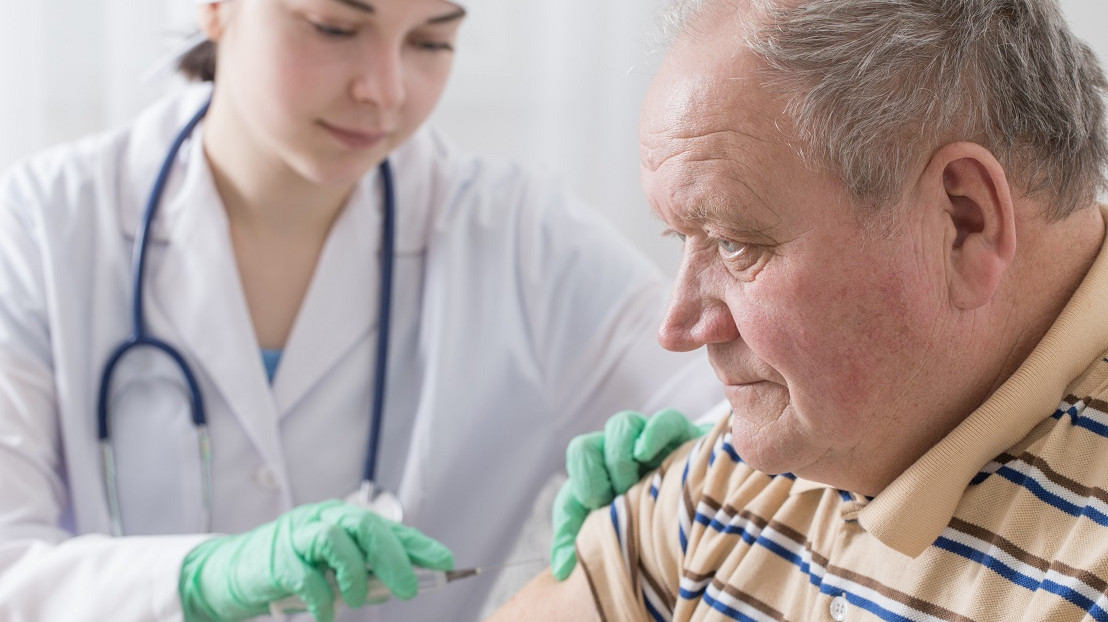 В России предложили разработать календарь прививок для пожилых людей