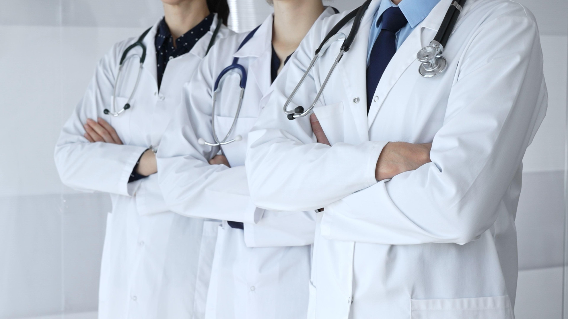 Лишь 66% медиков России готовы вновь выбрать эту профессию
