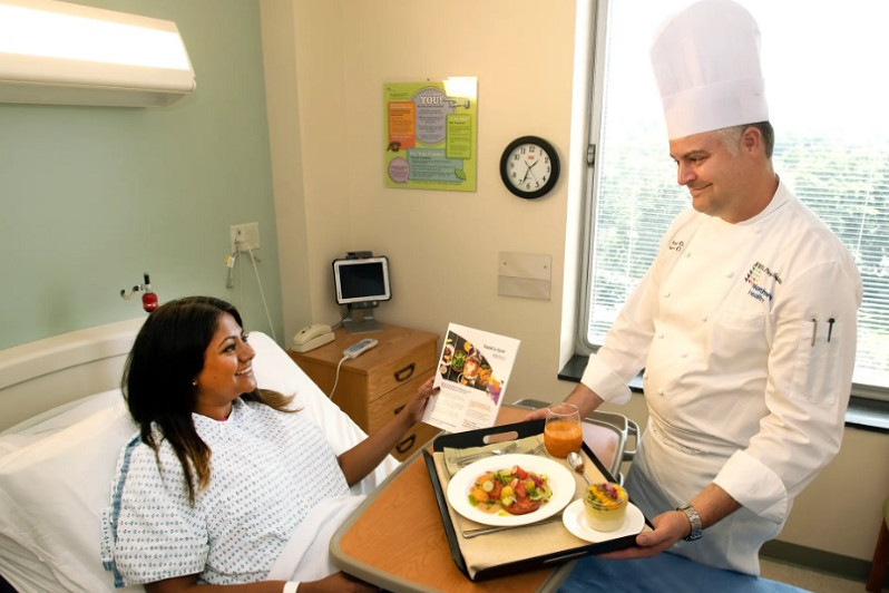 В США больница наняла поваров из отмеченного звездами Мишлен ресторана