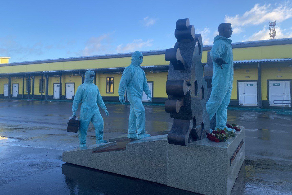 В Нижнем Новгороде открыли памятник «Три врача»